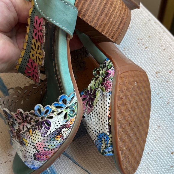 L'Artiste by Spring Step Floral Sandals - Multicolor - Picture 8 of 8